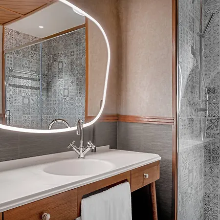 Palacio Santa Clara, Autograph Collection 4*